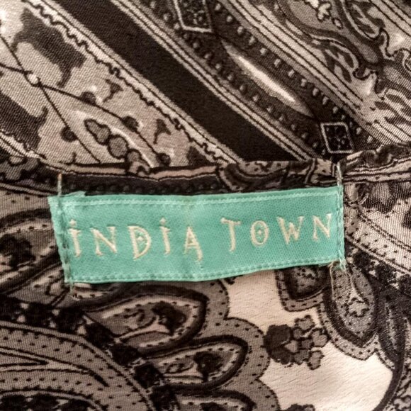 India Town B&W Print Silk Oversize Open Kimono - Picture 3 of 5